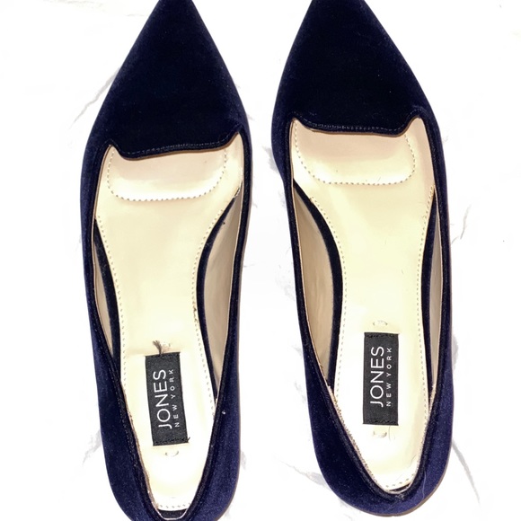 Women’s flat shoe Jones New York black velour sz 7